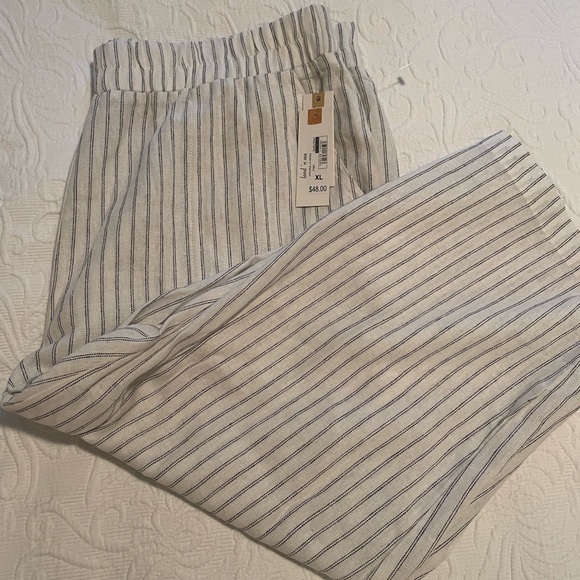 Land and sea pinstripe capris - Picture 3 of 4